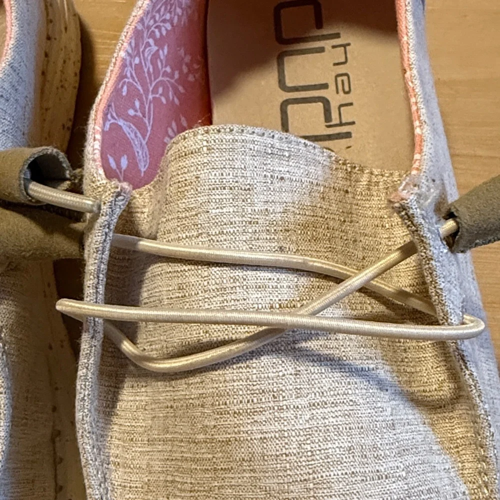 HEY DUDE WOMENS WENDY CHAMBRAY WHITE NUT SLIP ON WALKING SHOE SIZE: 10